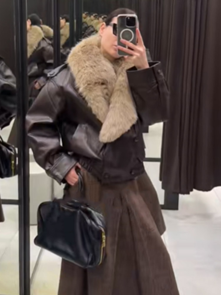 Street Fashion Winter 2025 - Yaka Detaylı Deri Kadın Bomber Ceket